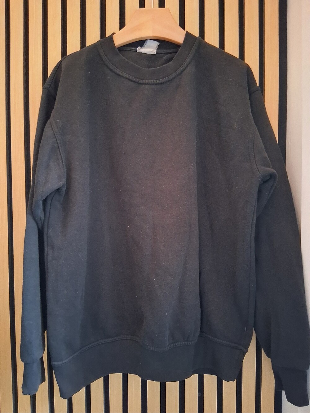 Classic Men's Black Crewneck Sweatshirt